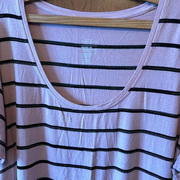 2 T-shirts - Picture 5 of 6